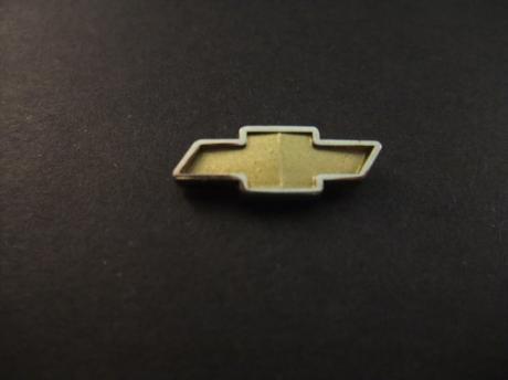 Chevrolet logo goudkleurig kruis voorstellend de vier seizoenen